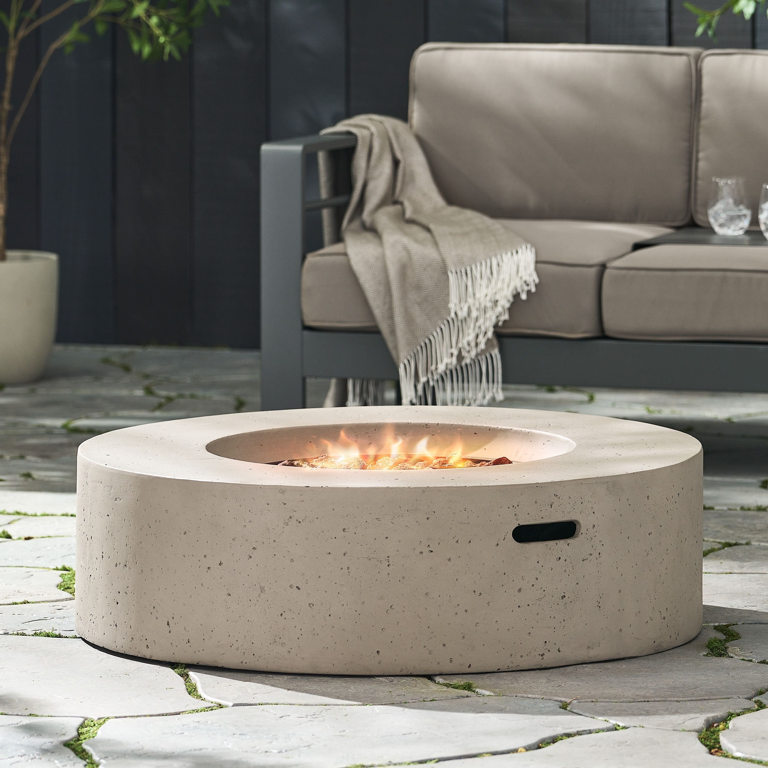 50,000 BTU Concrete Fire Pit — Round, Propane